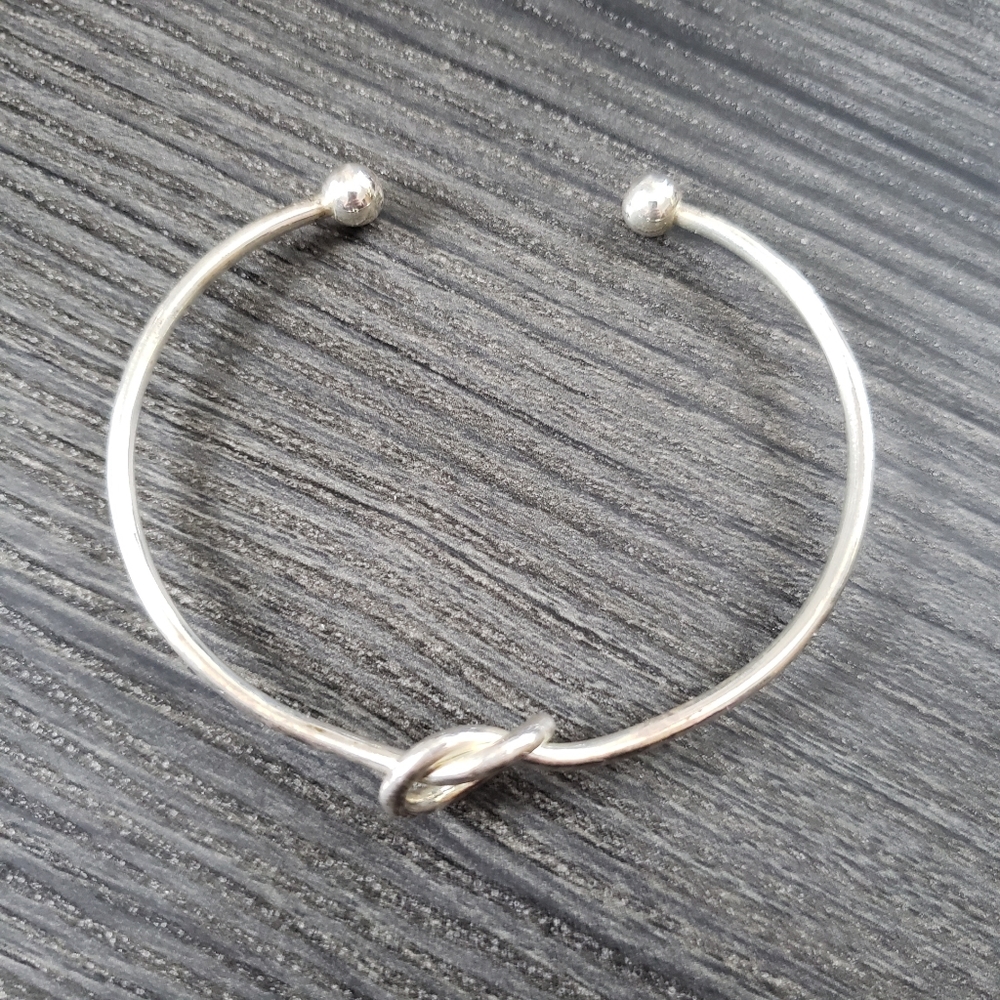 🌴 Silver knot bracelet